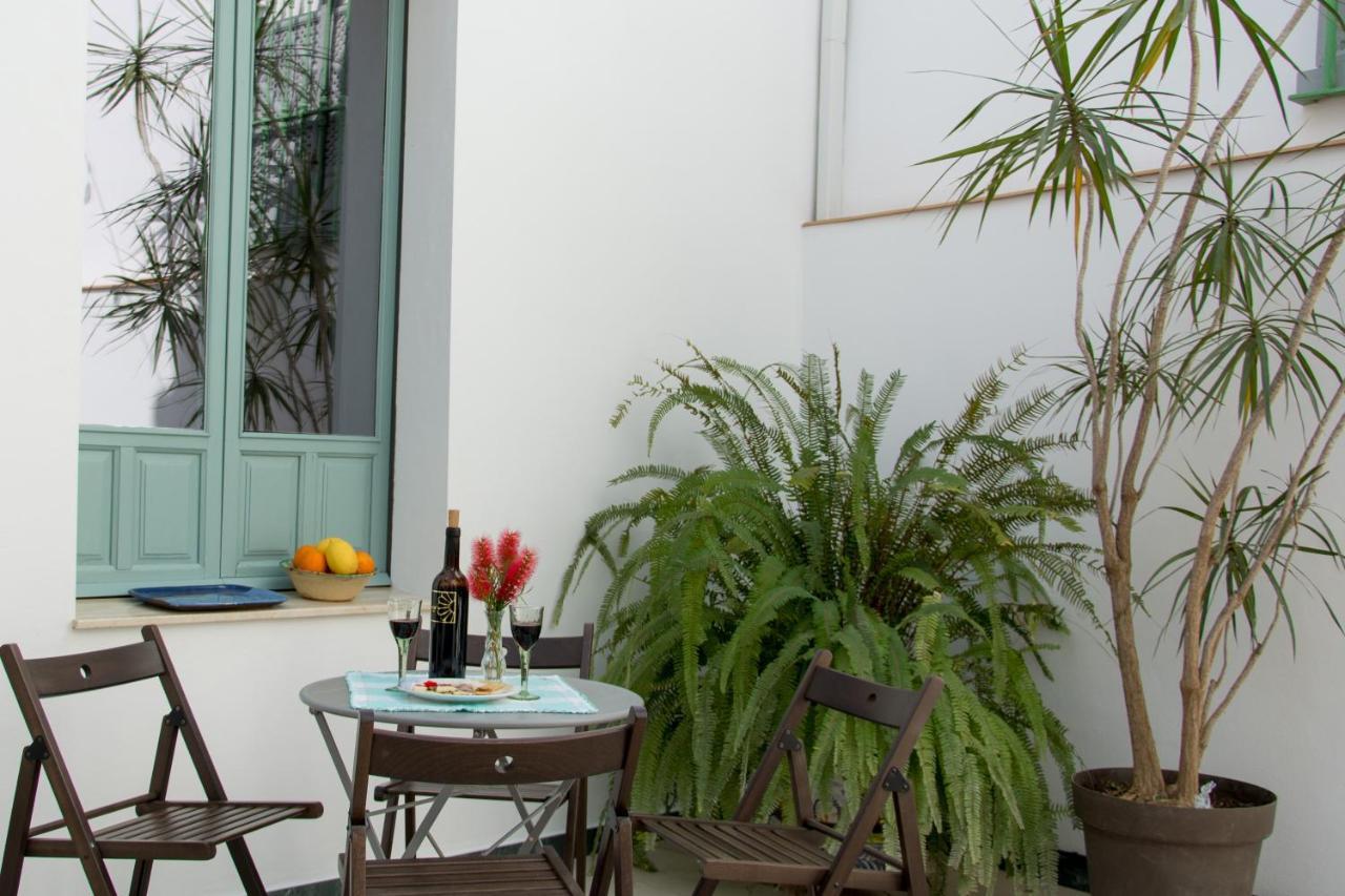 Casa Senorial Con Piscina. Casa Donna Isabel Guest House Peñaflor Екстериор снимка